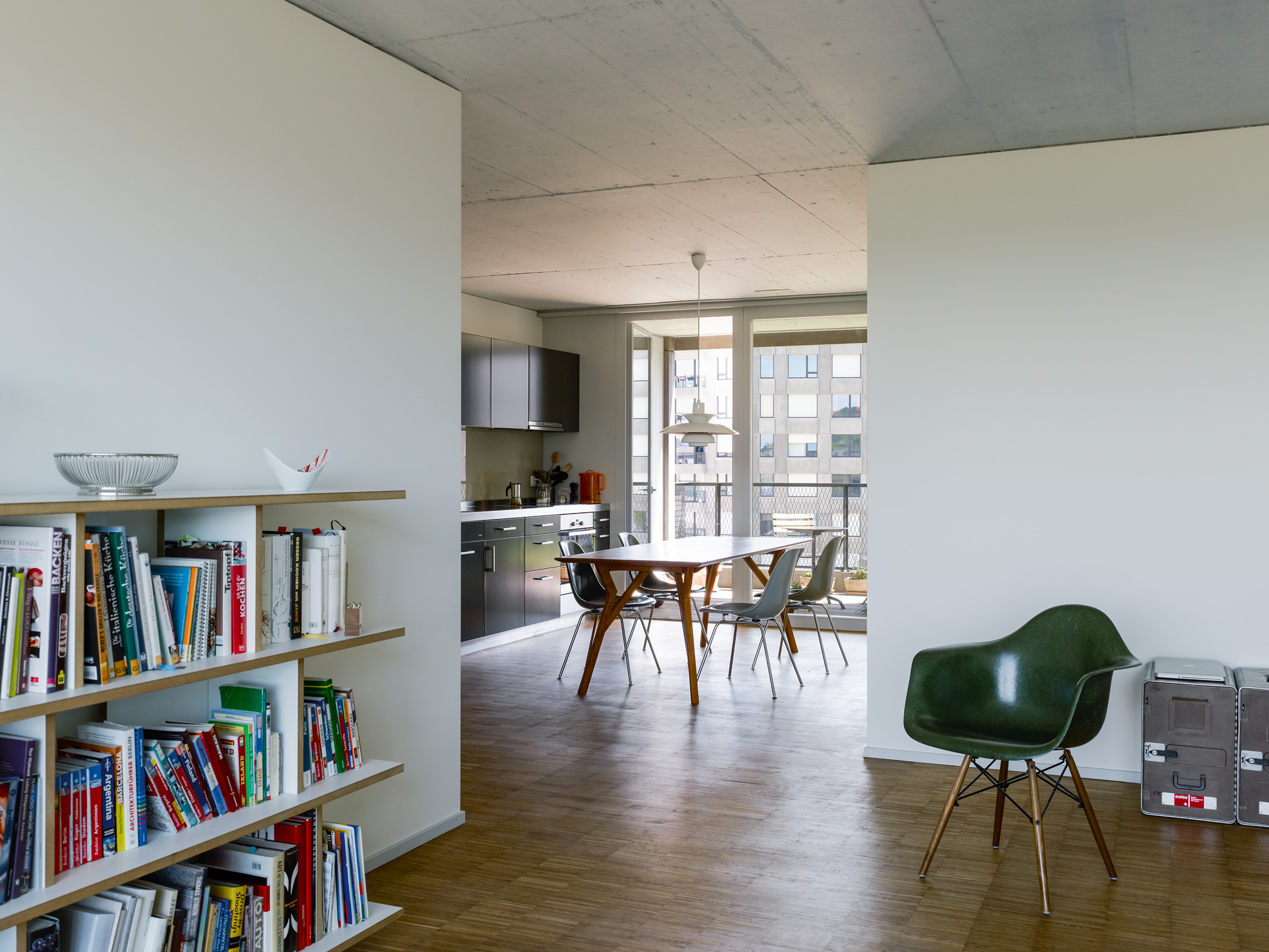 084_12-06-02_132_aerni