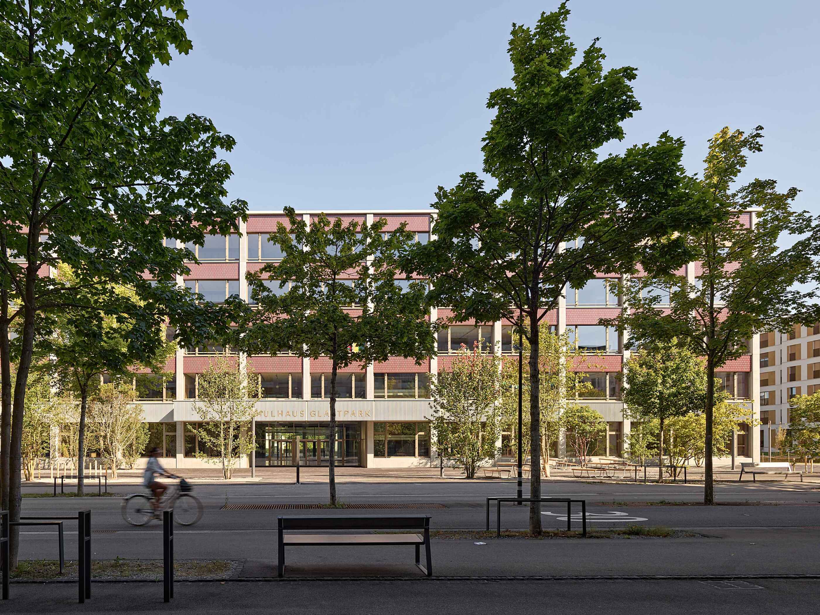 6606bf9fd5f5ea20c0c72074_50_opfikon_1-2800x2100