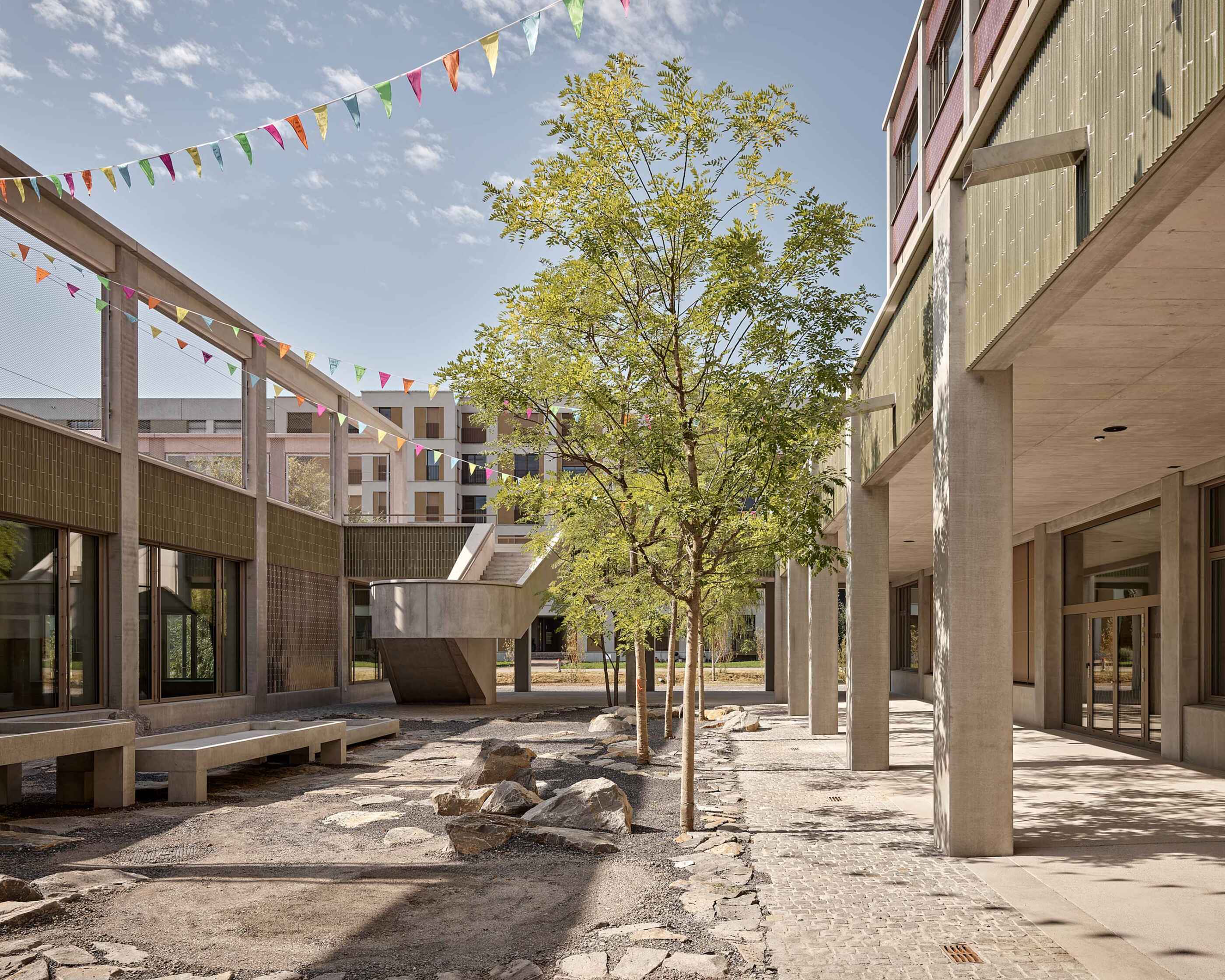 6606bfb3f116d5889387165b_50_opfikon_2-2800x2240