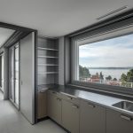 Innen_Kuche_Aussicht__ScaleMaxWidthWzEzMzZd