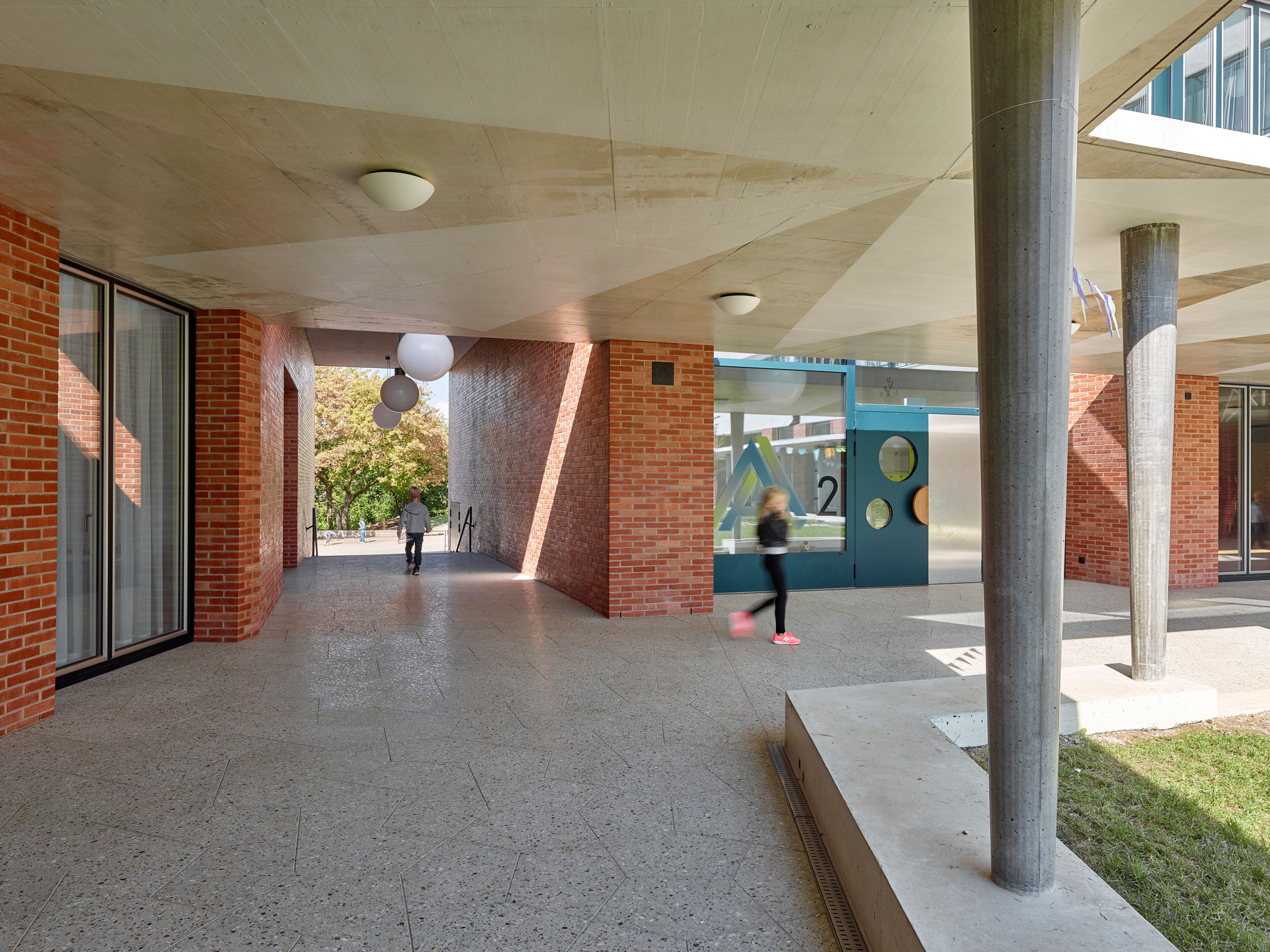 neon-schule-feld-108-3200x