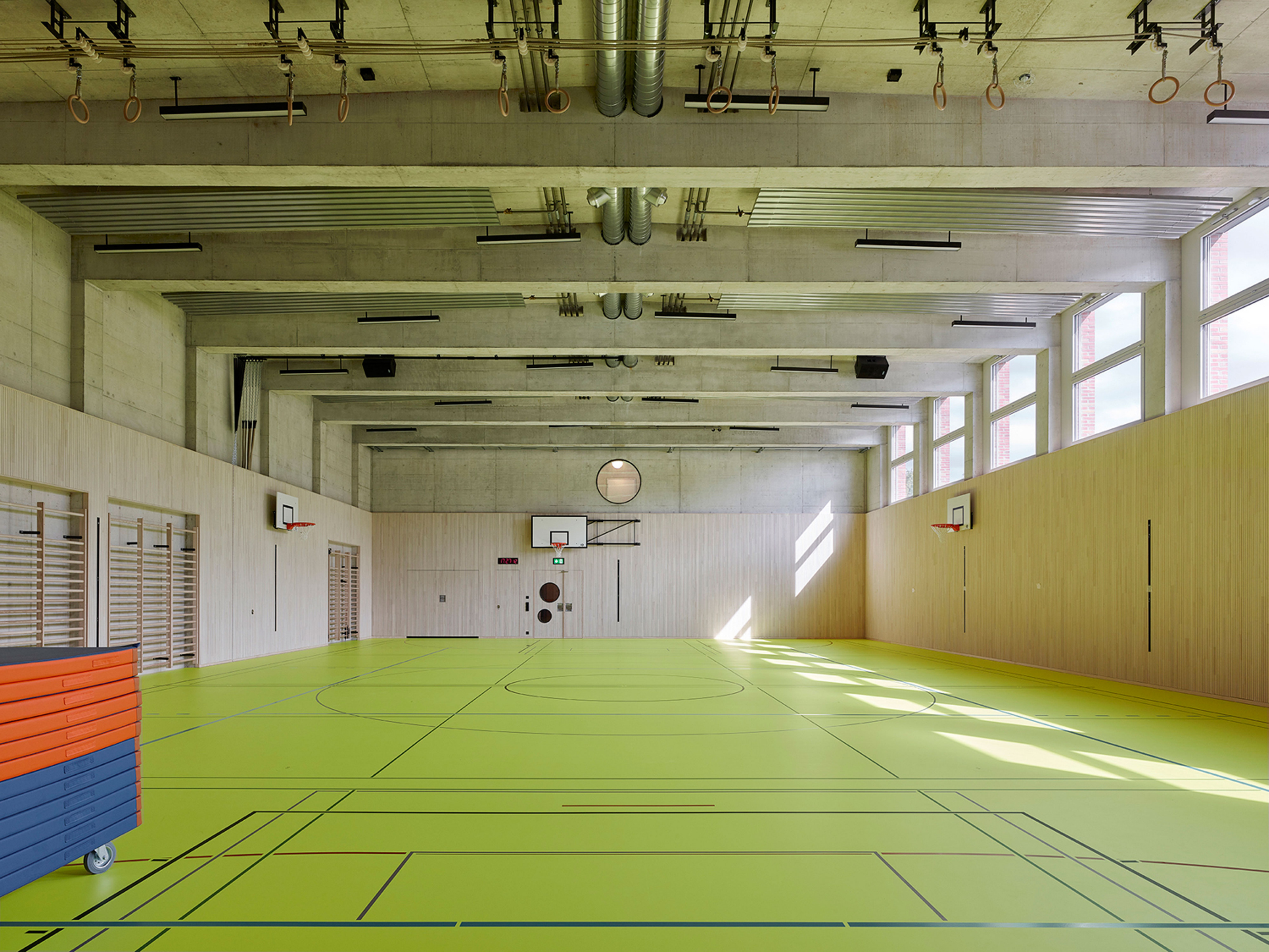 neon-schule-feld-16791-bw-web-3200x